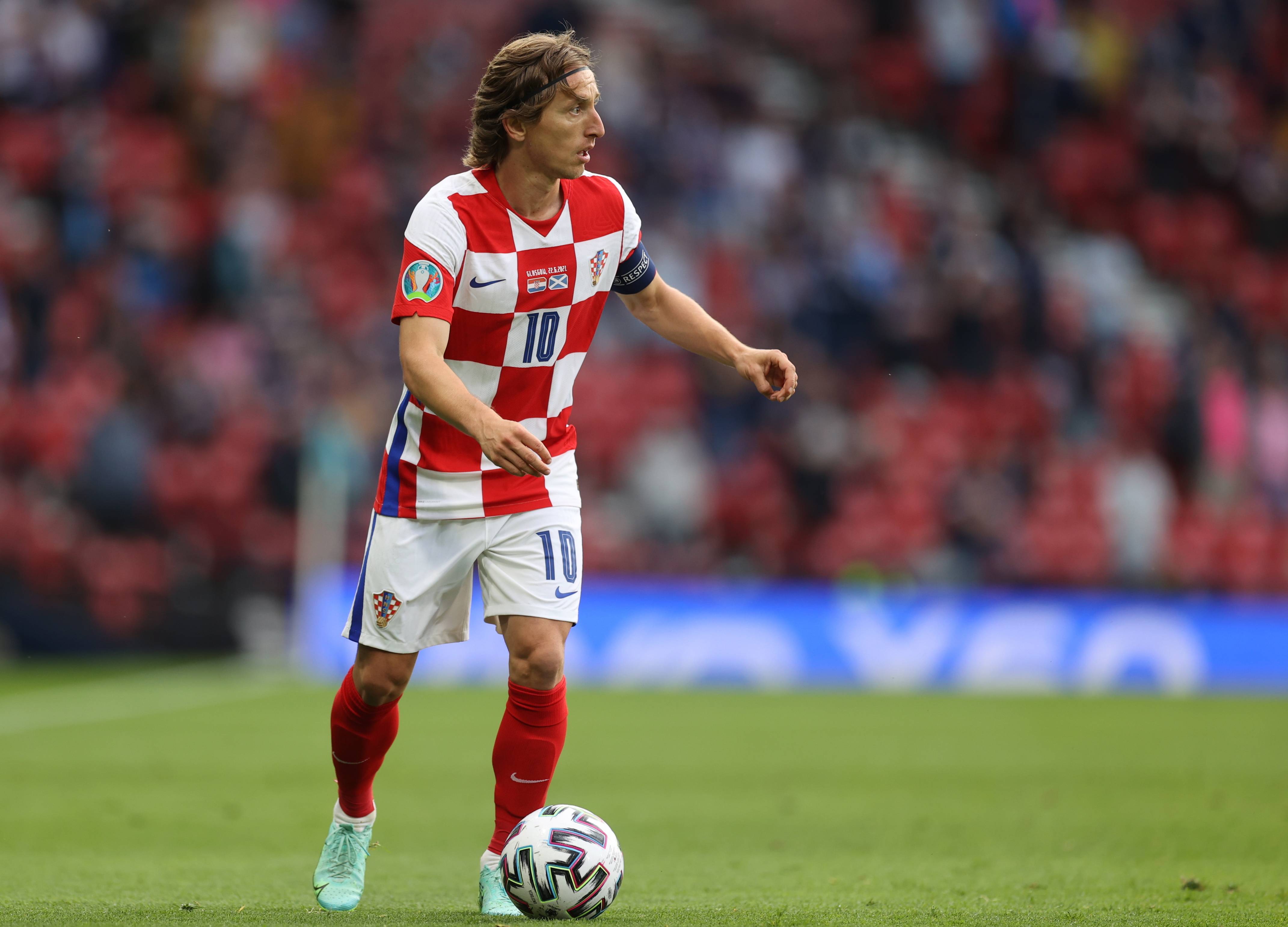 尝试新角色，德媒：罗伊斯将担任下周多特蒙德欧冠比赛评论员